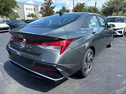 2025 Hyundai ELANTRA SEL