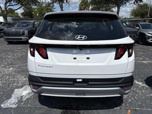 2026 Hyundai TUCSON SE