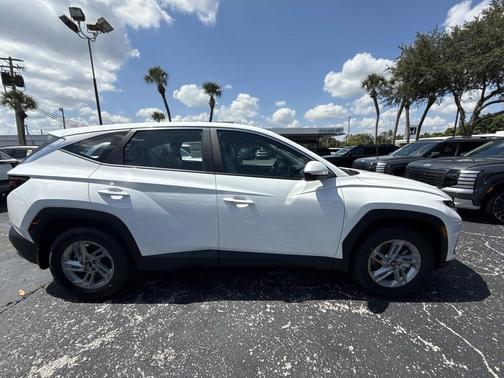 2026 Hyundai TUCSON SE