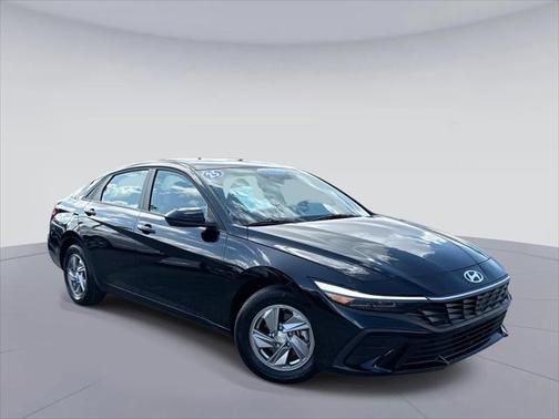 2025 Hyundai ELANTRA SE
