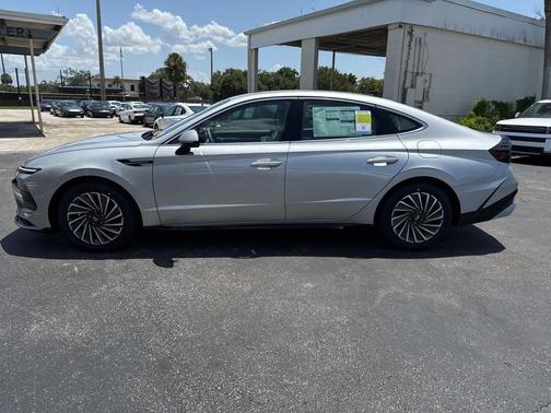 2025 Hyundai SONATA Hybrid SE