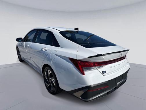 2025 Hyundai ELANTRA HEV SEL Sport