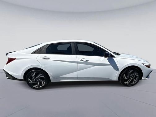 2025 Hyundai ELANTRA HEV SEL Sport