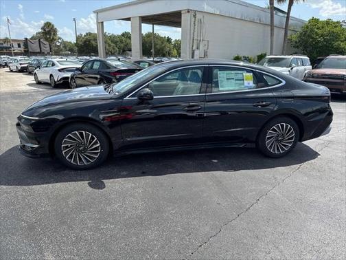 2025 Hyundai SONATA Hybrid SE
