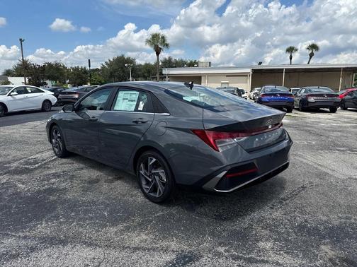 2025 Hyundai ELANTRA Limited