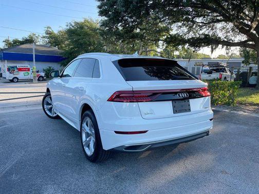 2023 Audi Q8 55 Premium