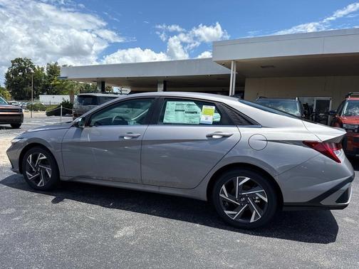 2025 Hyundai ELANTRA Limited