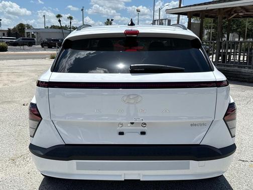 2025 Hyundai KONA EV SEL