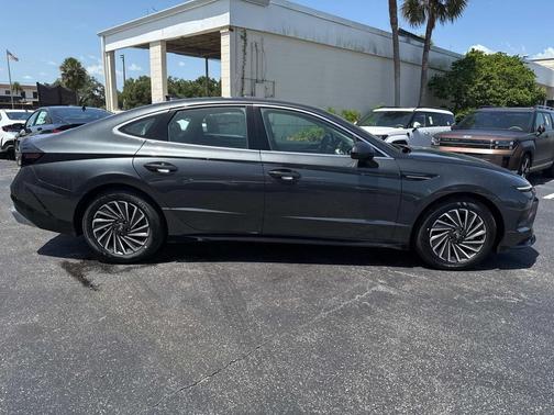 2025 Hyundai SONATA Hybrid SE