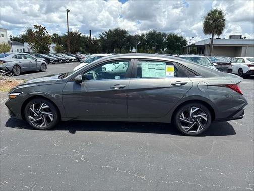 2025 Hyundai ELANTRA SEL