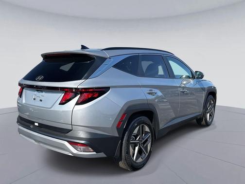 Shimmering Silver 2026 Hyundai TUCSON SEL