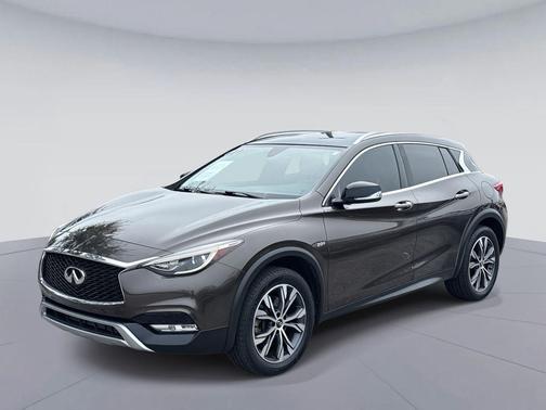 2017 INFINITI QX30 Premium