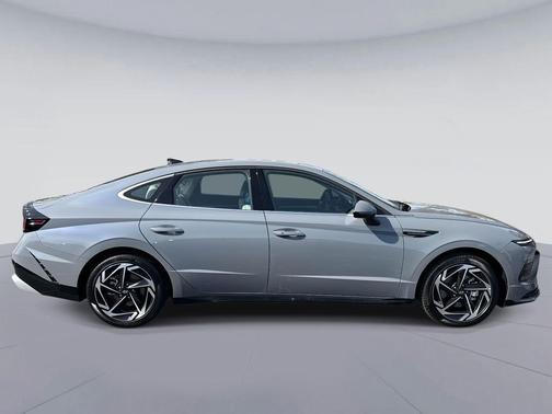 2026 Hyundai SONATA SEL