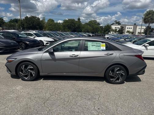 2025 Hyundai ELANTRA SEL