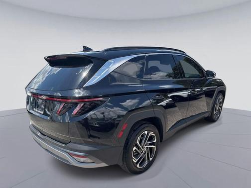 Phantom Black 2025 Hyundai TUCSON Limited