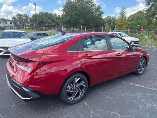 2025 Hyundai ELANTRA Limited