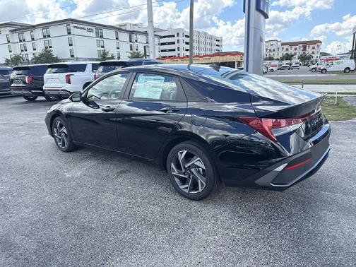 2025 Hyundai ELANTRA HEV SEL Sport