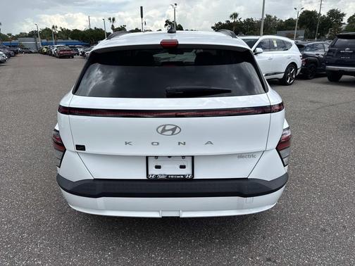 Atlas White 2024 Hyundai KONA EV SEL