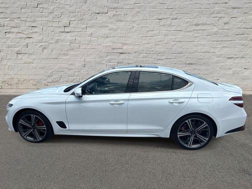 Uyuni White 2025 Genesis G70 3.3T RWD Sport Advanced
