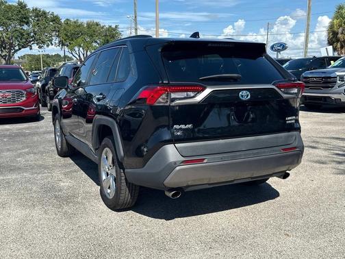 2020 Toyota RAV4 Hybrid SE