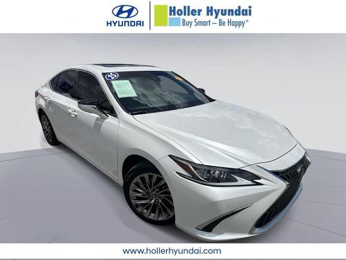 Eminent White Pearl 2025 Lexus ES 300h Luxury