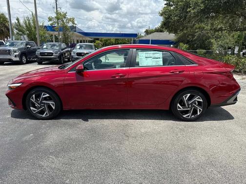 2025 Hyundai ELANTRA SEL
