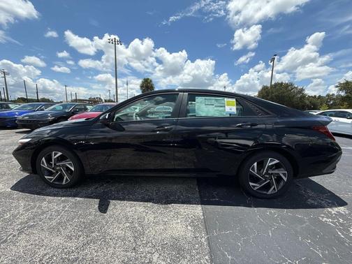 2025 Hyundai ELANTRA HEV SEL Sport