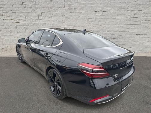 2023 Genesis G70 2.0T RWD