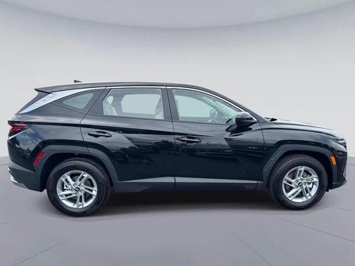 Phantom Black 2026 Hyundai TUCSON SE