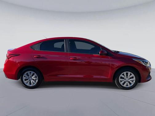 2022 Hyundai Accent SE