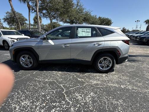 2026 Hyundai TUCSON SE