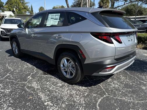 2026 Hyundai TUCSON SE