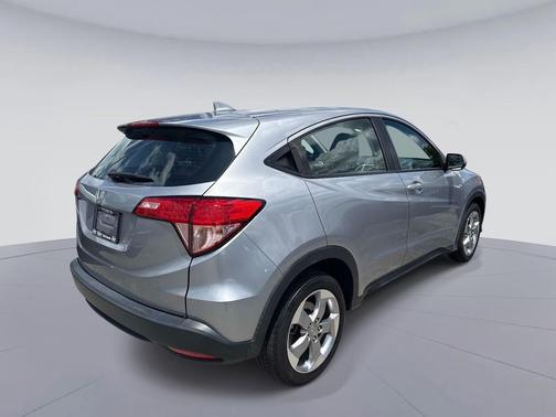 Lunar Silver Metallic 2018 Honda HR-V LX