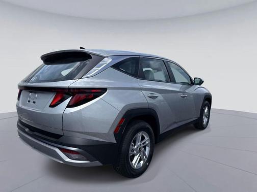 Shimmering Silver 2026 Hyundai TUCSON SE