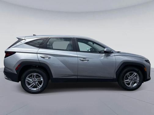 Shimmering Silver 2026 Hyundai TUCSON SE