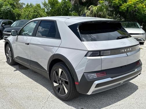 2025 Hyundai IONIQ 5 SE