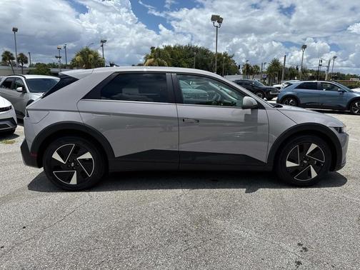 2025 Hyundai IONIQ 5 SE