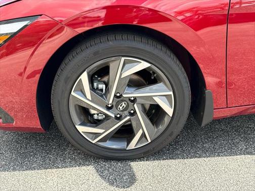 2025 Hyundai ELANTRA SEL
