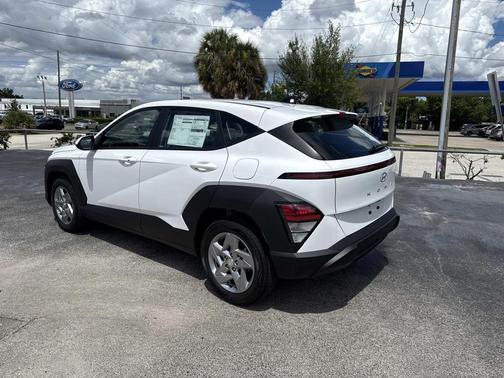 2026 Hyundai KONA SE
