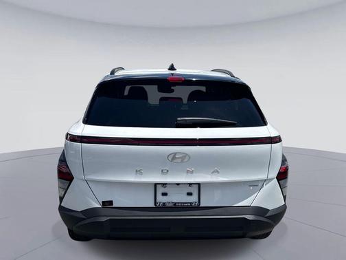 Atlas White 2026 Hyundai KONA SEL Sport