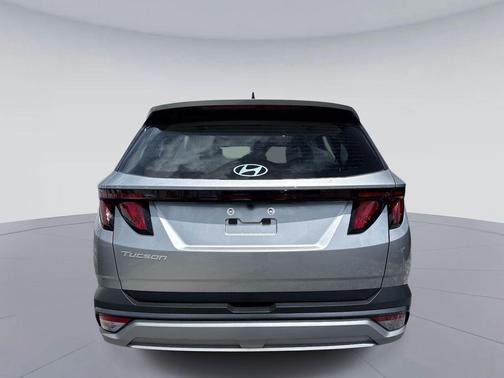 Shimmering Silver 2026 Hyundai TUCSON SE