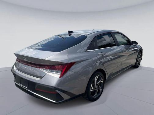 Fluid Metal 2024 Hyundai ELANTRA SEL