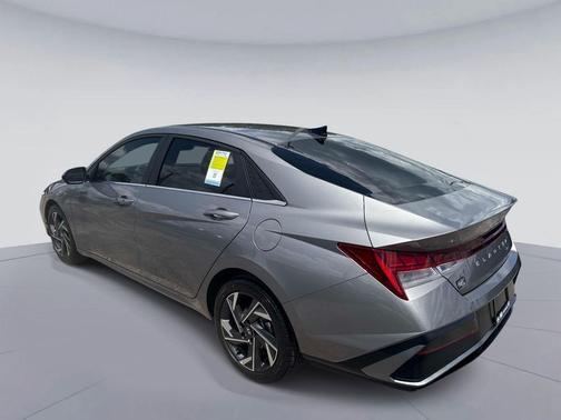Fluid Metal 2024 Hyundai ELANTRA SEL