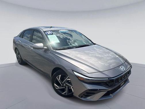 Fluid Metal 2024 Hyundai ELANTRA SEL