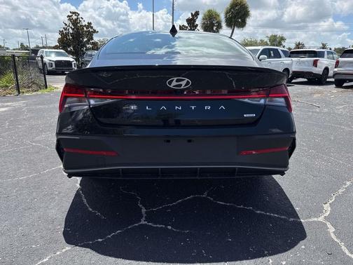 2025 Hyundai ELANTRA HEV SEL Sport