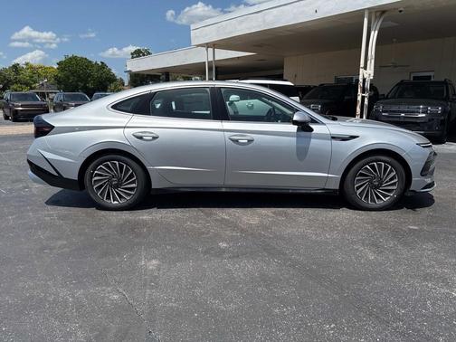 2025 Hyundai SONATA Hybrid Limited