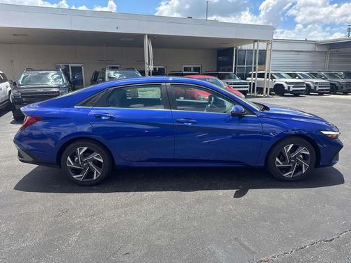 2025 Hyundai ELANTRA Limited