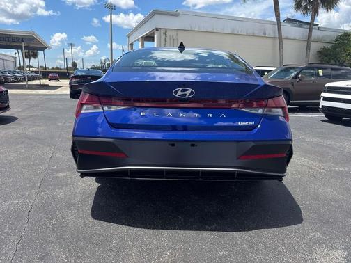 2025 Hyundai ELANTRA Limited
