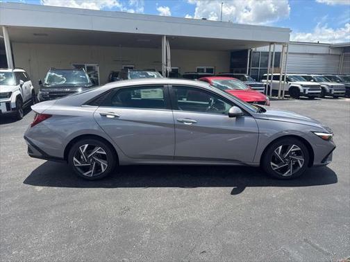 2025 Hyundai ELANTRA SEL