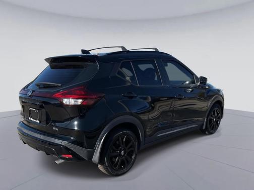 2021 Nissan Kicks SR